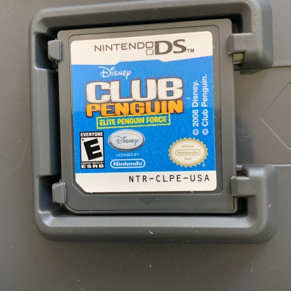 Nintendo DS Disney game Club Penguin - Picture 3 of 4